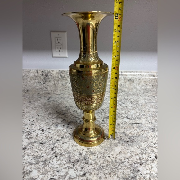 Vintage etched brass vase - Picture 8 of 8